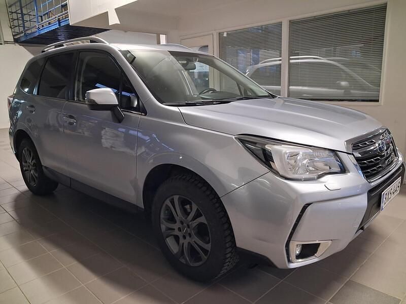 Hopea Käytetty 2020 Subaru Forester Katumaasturi | 24 900 € (Perustarjous) - Kuva 1/4