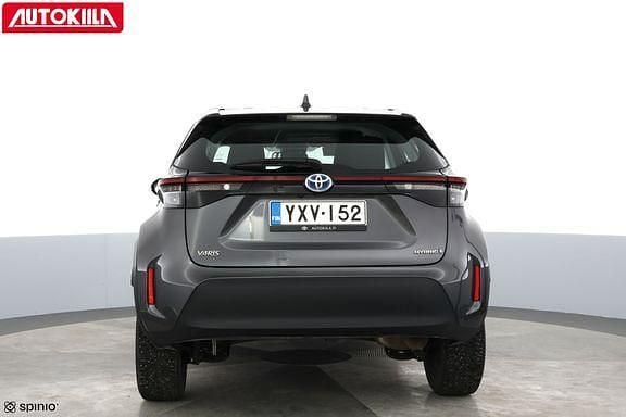 Käytetty Toyota Yaris Cross Active 116 HP (85 kW) 2024 Harmaa Katumaasturi