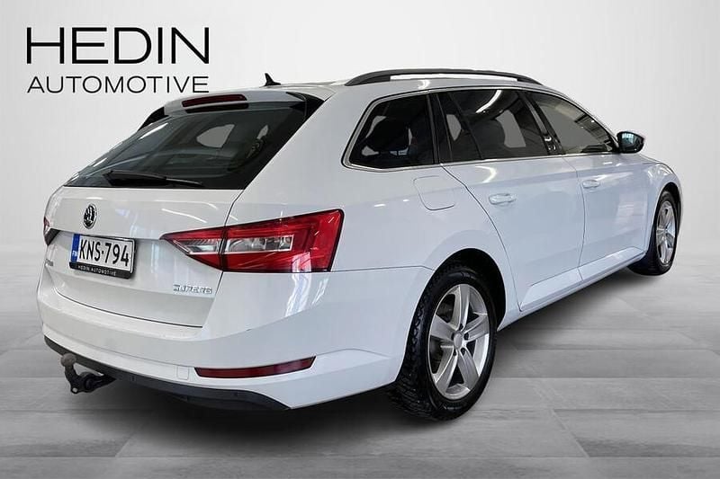 Käytetty Skoda Superb Ambition 190 HP (139 kW) 2016 Valkoinen Farmari