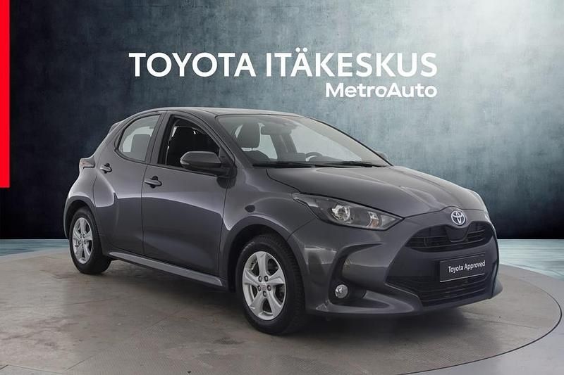 Käytetty Toyota Yaris Hybrid Active 116 HP (85 kW) 2024 Harmaa Viistoperä