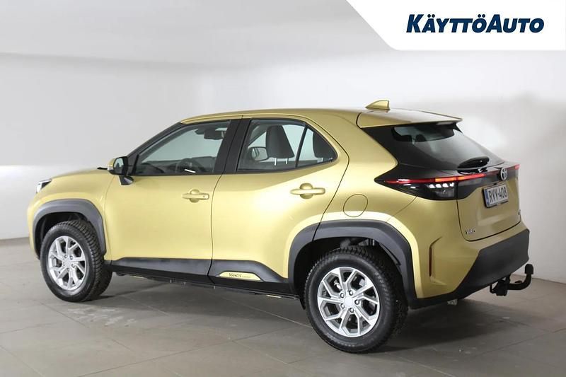 Käytetty Toyota Yaris Hybrid Active 116 HP (85 kW) 2024 Keltainen