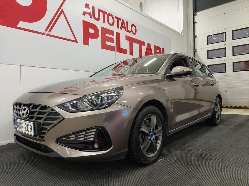 Ruskea Käytetty 2020 Hyundai i30 Farmari | 18 900 € (Perustarjous) - Kuva 1/4
