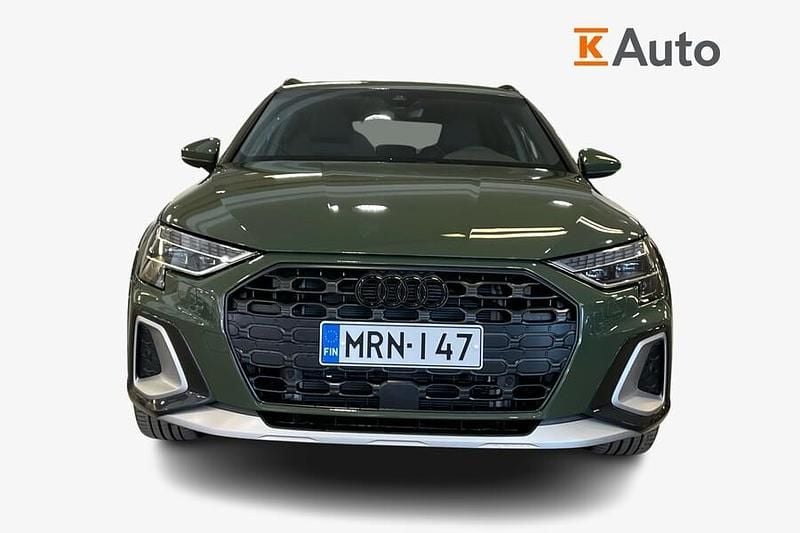 Käytetty Audi A3 e-tron Advanced 204 HP (150 kW) 2025 Met. vihreä Viistoperä