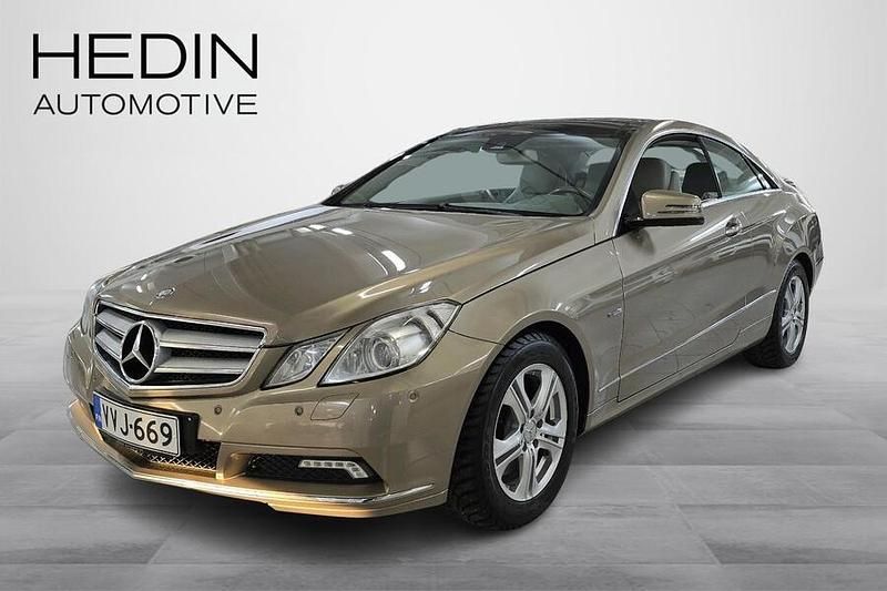 Ruskea Käytetty 2010 Mercedes E350 Coupe - kaksiovinen | 17 800 € (Perustarjous) - Kuva 1/4