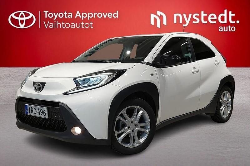 Valkoinen Käytetty 2023 Toyota Aygo X Multidrive S Katumaasturi | 17 400 € (Perustarjous) - Kuva 1/4