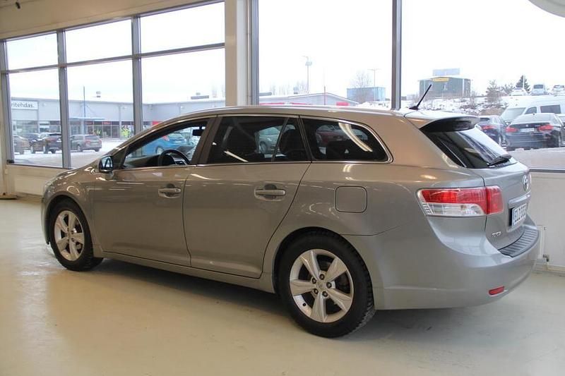 Käytetty Toyota Avensis Edition 132 HP (97 kW) 2011 Harmaa Farmari