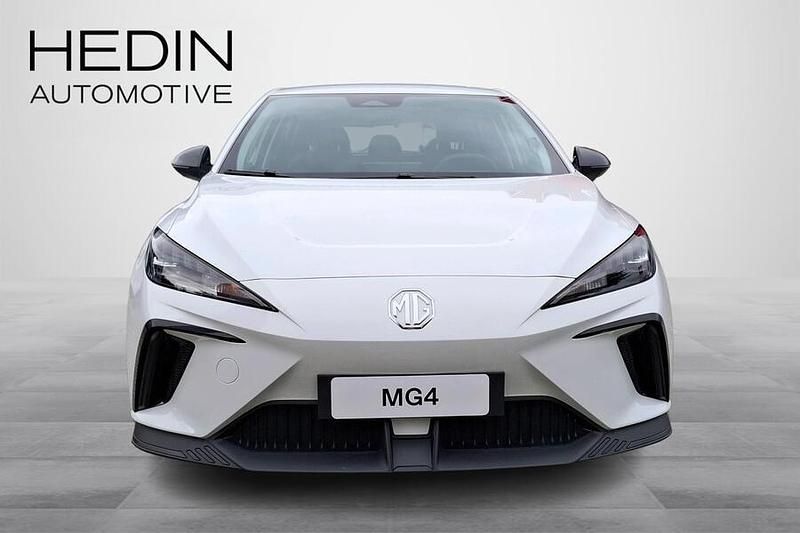 Uusi MG MG4 EV 125 kW (170 HP) 2025 Valkoinen Viistoperä