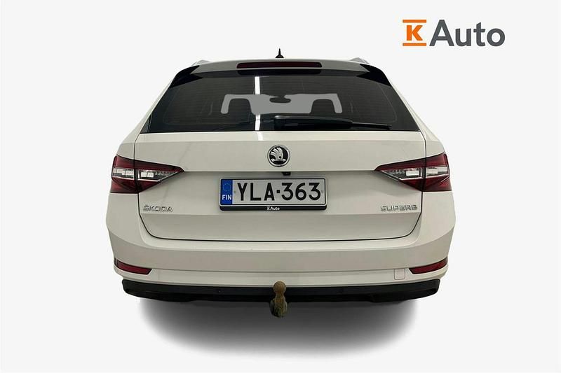 Käytetty Skoda Superb 150 HP (110 kW) 2019 Valkoinen Farmari