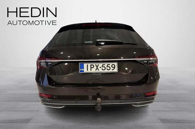 Käytetty Skoda Superb LAURIN & KLEMENT 156 HP (114 kW) 2021 Ruskea Farmari