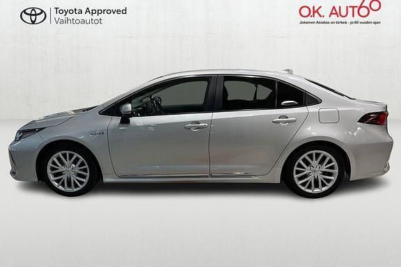 Käytetty Toyota Corolla Premium 122 HP (89 kW) 2019 Hopea Sedan