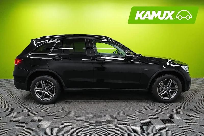 Käytetty Mercedes GLC300e Business 194 HP (142 kW) 2021 Musta Katumaasturi