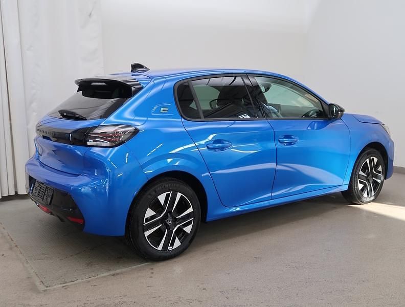 Käytetty Peugeot e-208 Allure 155 kW (212 HP) 2024 Sininen Viistoperä