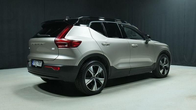 Käytetty Volvo XC40 Plus 300 kW (408 HP) 2024 Ruskea Katumaasturi