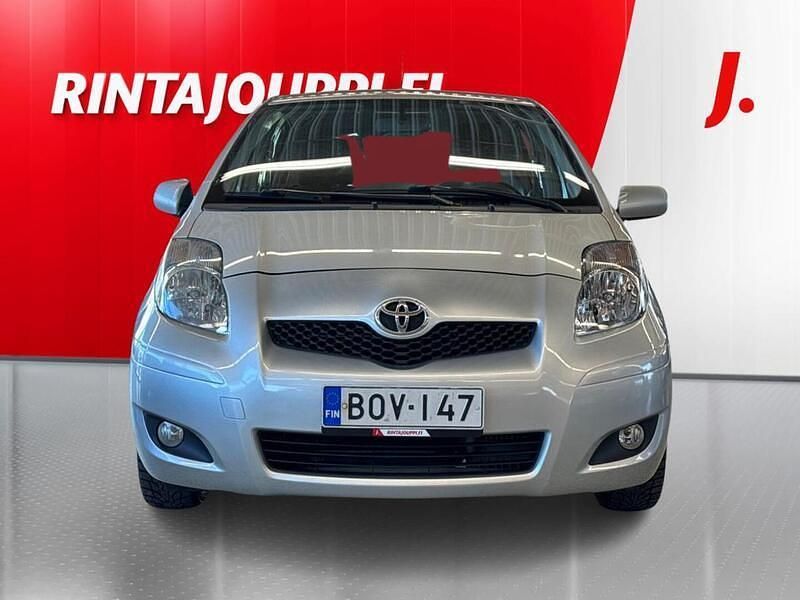 Käytetty Toyota Yaris Edition 90 HP (66 kW) 2011 Hopea Viistoperä