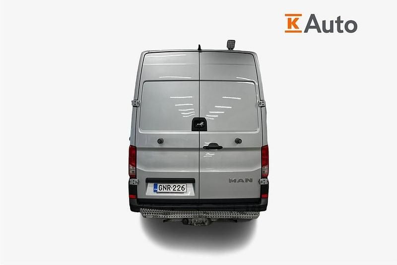 Käytetty MAN TGE 140 HP (102 kW) 2019 Hopea Van