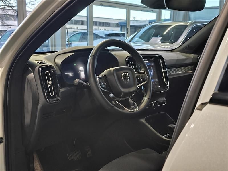 Käytetty Volvo XC40 Plus 163 HP (119 kW) 2025 Katumaasturi