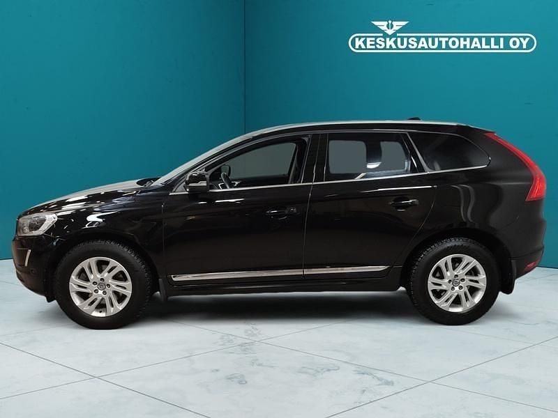 Käytetty Volvo XC60 Business Edition 190 HP (139 kW) 2017 Musta Katumaasturi