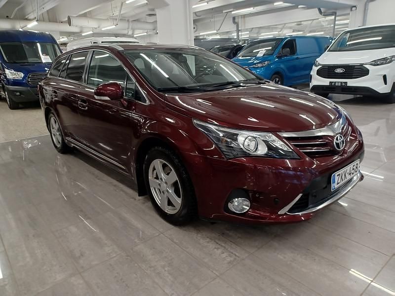 Punainen Käytetty 2015 Toyota Avensis Active Farmari | 11 480 € (Perustarjous) - Kuva 1/4