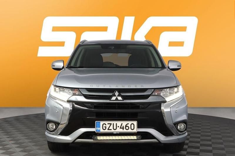 Käytetty Mitsubishi Outlander P-HEV Intense 203 HP (149 kW) 2017 Farmari
