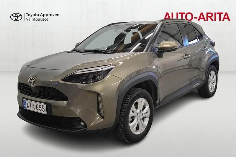 Käytetty Toyota Yaris Cross Edition 116 HP (85 kW) 2024 Ruskea Katumaasturi