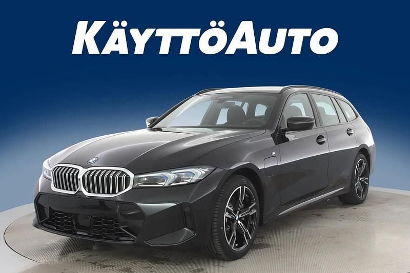 Uusi BMW 330e M Sport 292 HP (214 kW) 2025 Saphir schwarz Farmari
