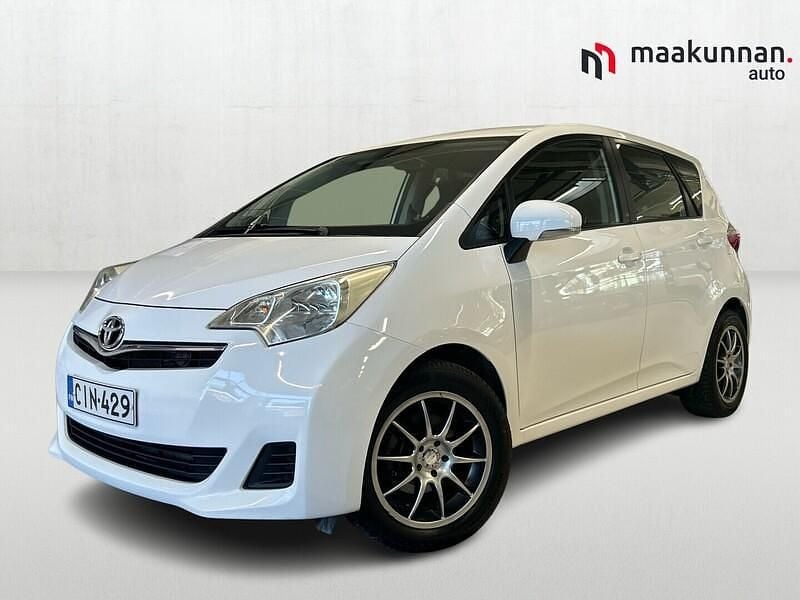 Valkoinen Käytetty 2012 Toyota Verso-S Sol Tila-auto | 7 990 € (Perustarjous) - Kuva 1/4