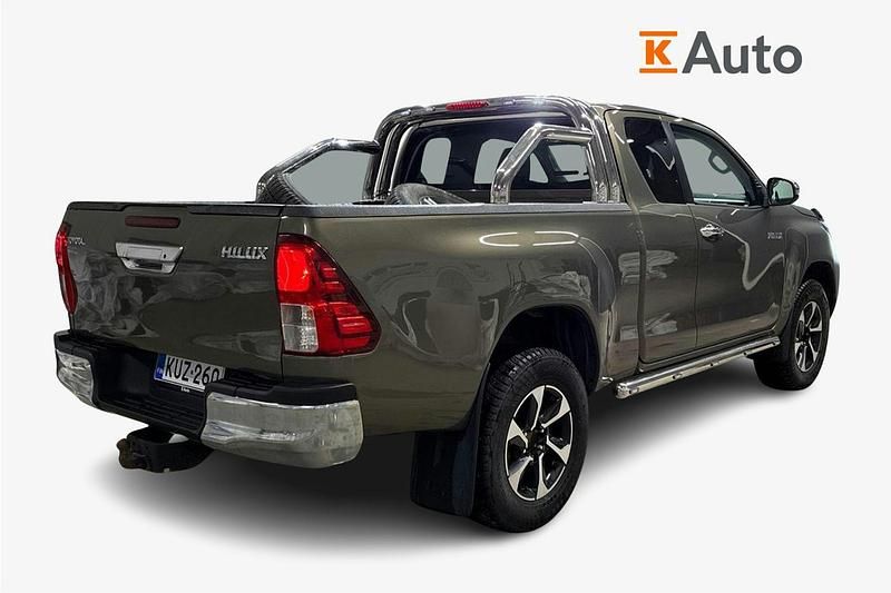 Käytetty Toyota HiLux Active 150 HP (110 kW) 2022 Ruskea (beige) Nouto