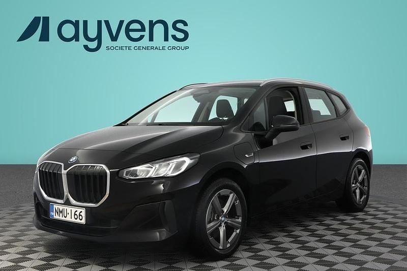 Musta Käytetty 2022 BMW 225 Active Tourer Tila-auto | 28 900 € (Perustarjous) - Kuva 1/4