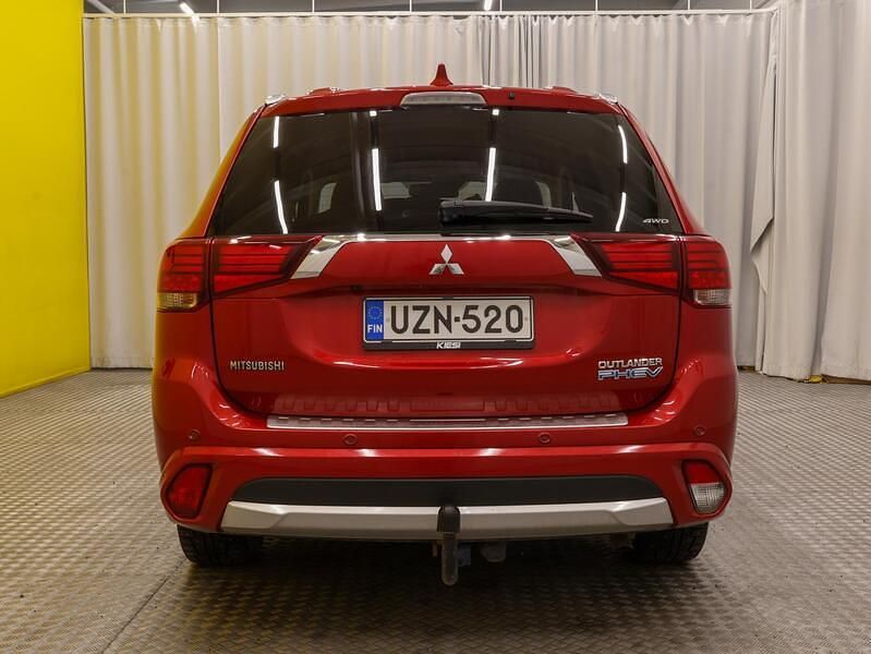 Käytetty Mitsubishi Outlander P-HEV Instyle 121 HP (88 kW) 2016 Katumaasturi
