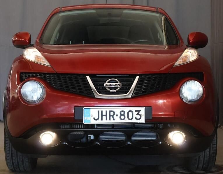 Käytetty Nissan Juke Acenta 190 HP (139 kW) 2011 Punainen Katumaasturi