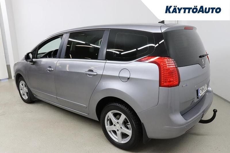 Käytetty Peugeot 5008 Active 120 HP (88 kW) 2016 Harmaa Tila-auto