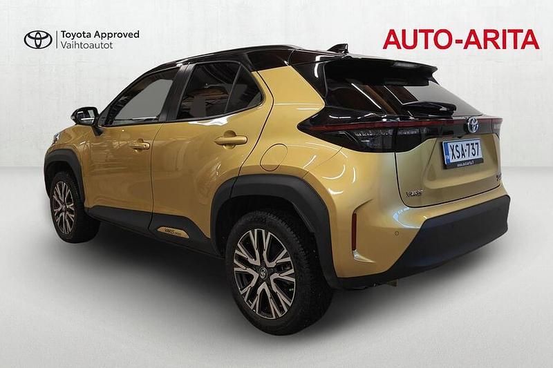 Käytetty Toyota Yaris Cross 116 HP (85 kW) 2023 Keltainen Katumaasturi