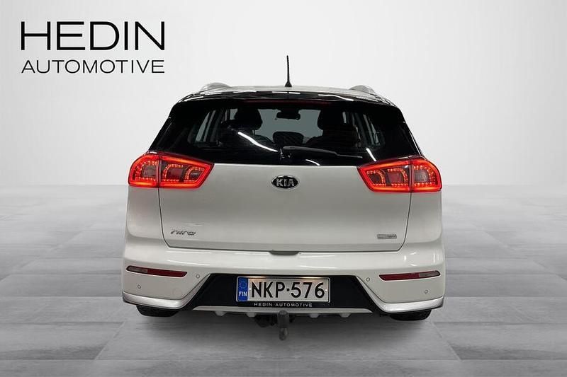 Käytetty Kia Niro LX 105 HP (77 kW) 2018 Valkoinen Katumaasturi