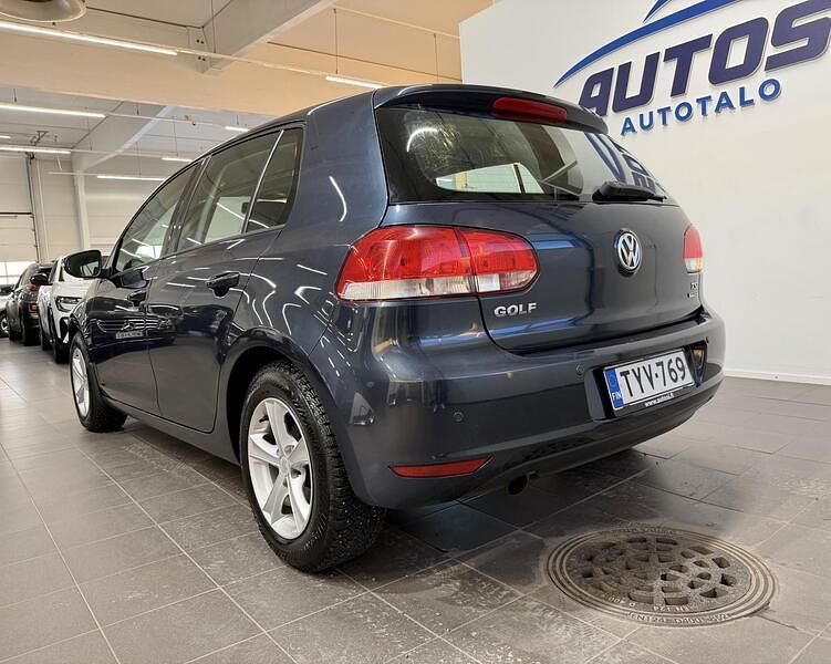 Käytetty VW Golf VII Comfortline 105 HP (77 kW) 2012 Sininen Viistoperä