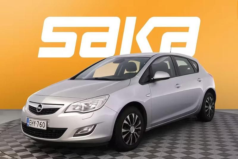 Käytetty Opel Astra Enjoy 140 HP (102 kW) 2010