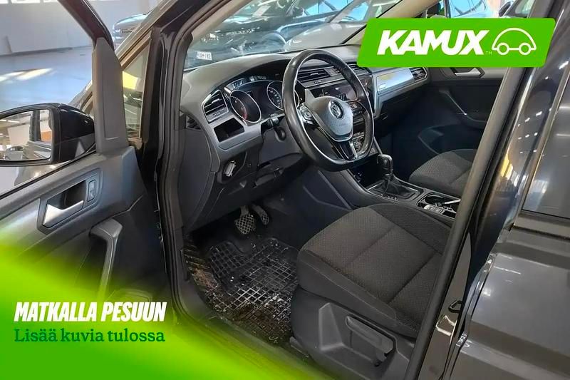 Käytetty VW Touran Comfortline 116 HP (85 kW) 2019 Musta Tila-auto