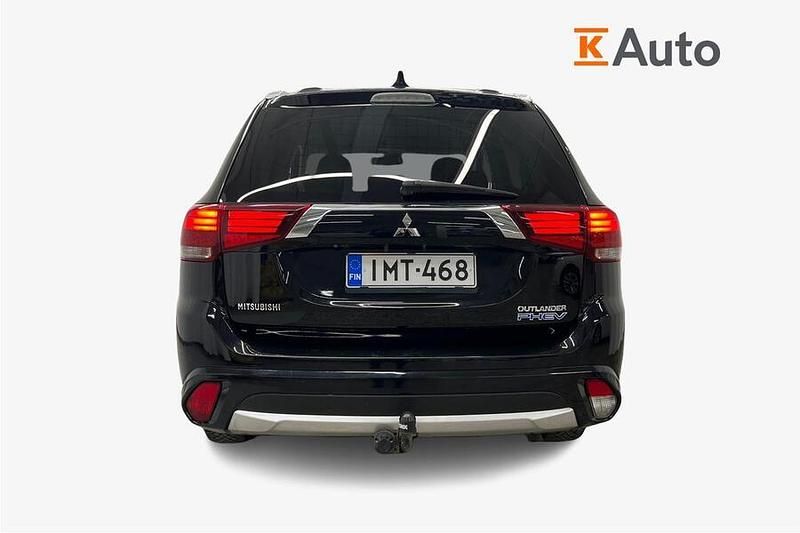 Käytetty Mitsubishi Outlander P-HEV Instyle 121 HP (88 kW) 2016 Musta Katumaasturi