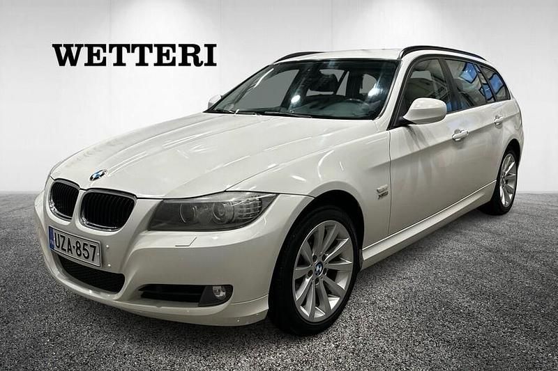 Valkoinen Käytetty 2012 BMW 320 Farmari | 11 950 € (Perustarjous) - Kuva 1/4