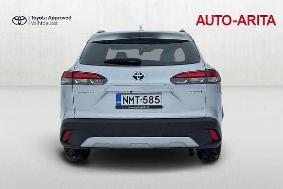 Käytetty Toyota Corolla Cross Edition 194 HP (142 kW) 2022 Hopea Katumaasturi