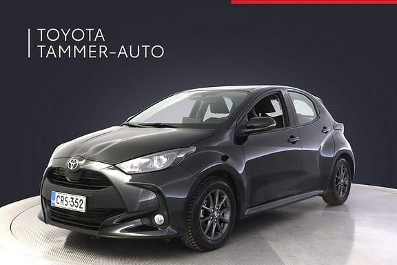 Musta Käytetty 2024 Toyota Yaris Viistoperä | 21 880 € (Hieman kallis) - Kuva 1/4