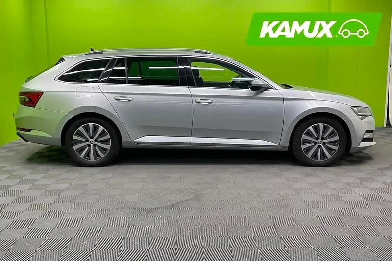 Käytetty Skoda Superb Style 156 HP (114 kW) 2022 Hopea / harmaa Farmari
