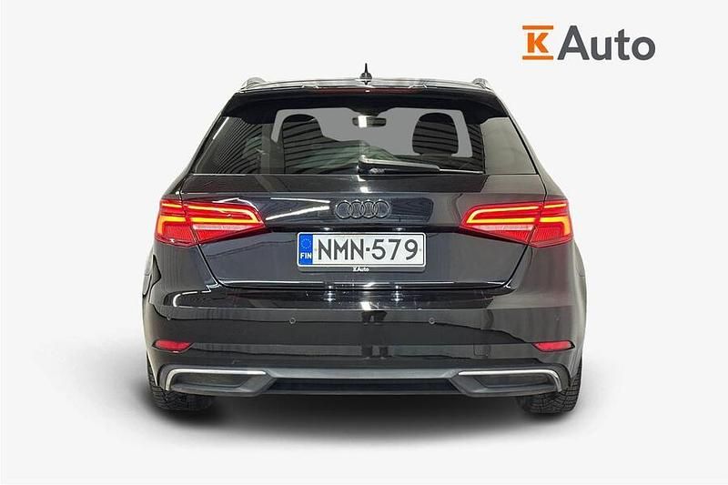 Käytetty Audi A3 Sportback e-tron Business 150 HP (110 kW) 2017 Musta Viistoperä