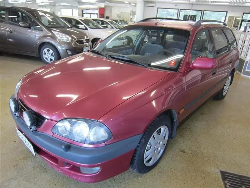 Käytetty Toyota Avensis Terra 150 HP (110 kW) 1998 Punainen Farmari