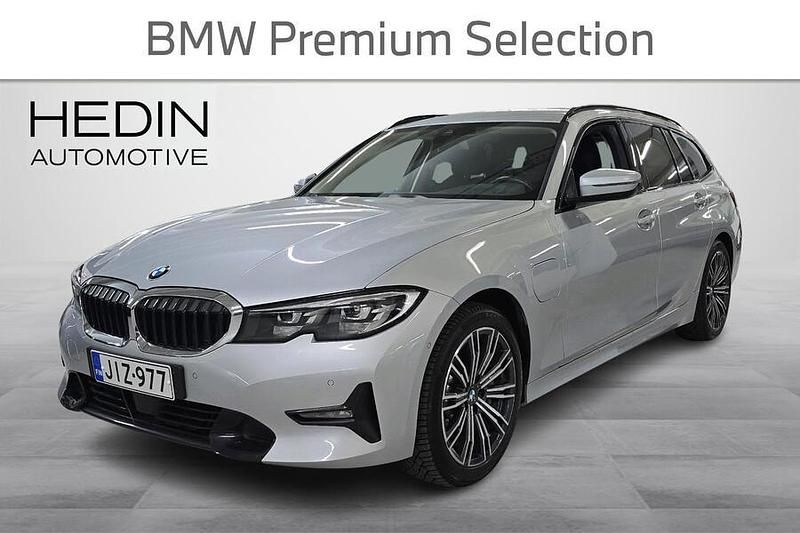 Hopea Käytetty 2021 BMW 330e Sport Line Farmari | 27 900 € (Perustarjous) - Kuva 1/3