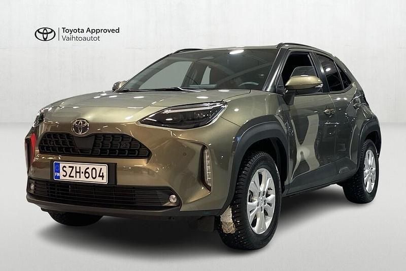 6x1 / 20 Käytetty 2025 Toyota Yaris Cross Plus Katumaasturi | 31 990 € - Kuva 1/4