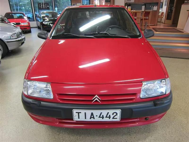 Käytetty Citroën Saxo 60 HP (44 kW) 1997 Punainen Viistoperä