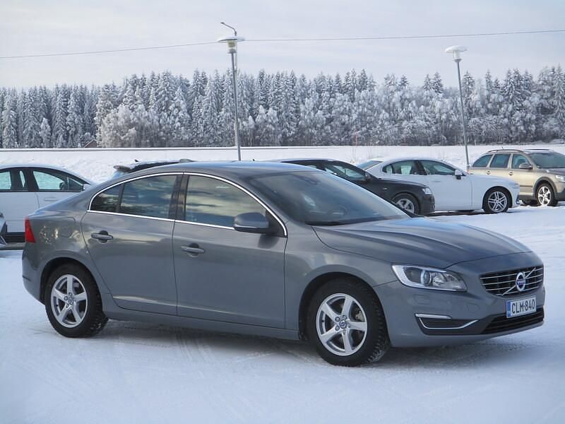 Käytetty Volvo S60 Standard 150 HP (110 kW) 2018 Harmaa Sedan
