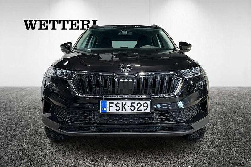 Uusi Skoda Karoq Selection 150 HP (110 kW) 2025 Musta Katumaasturi
