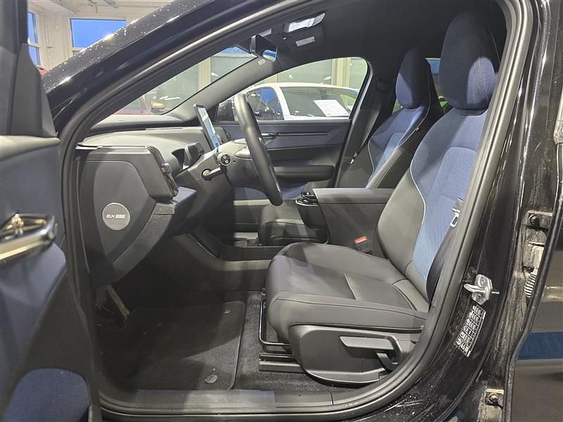 Käytetty Volvo EX30 Plus 11 kW (15 HP) 2024 Katumaasturi