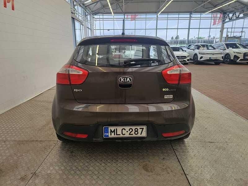 Käytetty Kia Rio LX 86 HP (63 kW) 2013 Viistoperä